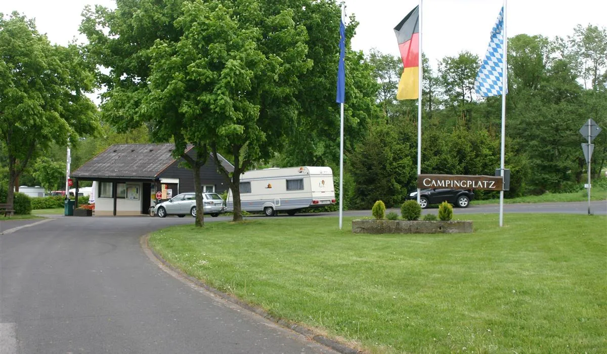 camping-am-schwimmbad-bischofsheim-barcx