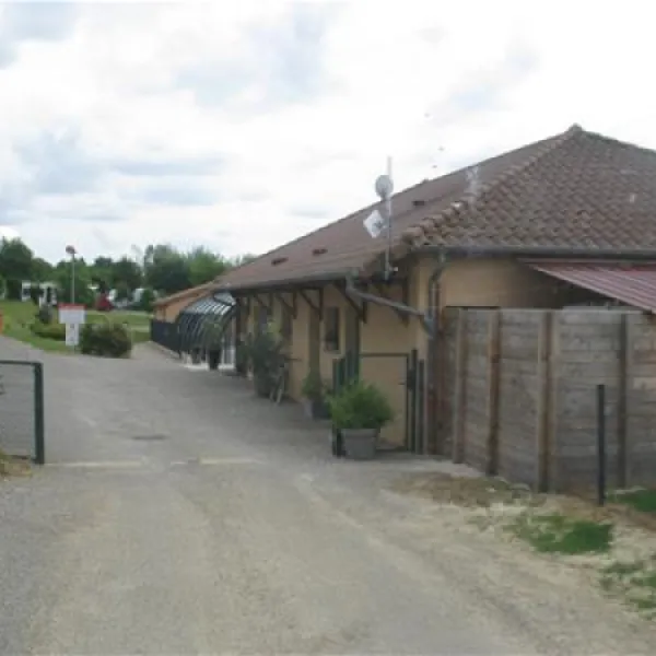 le-domaine-de-louvarel-champagnat-iwrqr