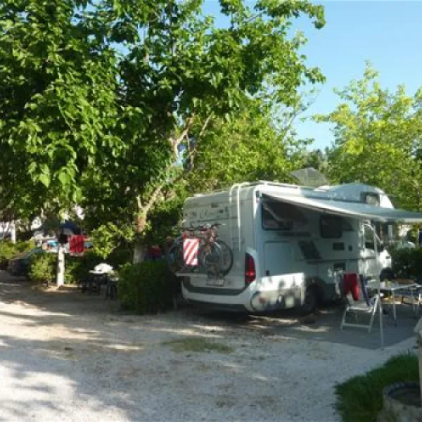 isthmia-beach-camping-isthmia-jy7rn