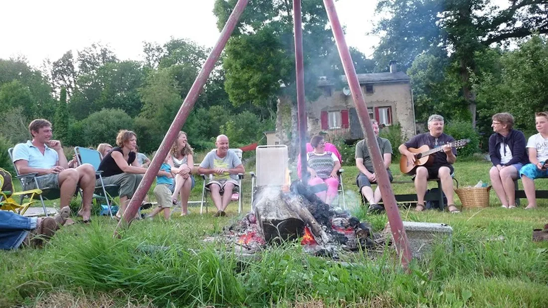 camping-aire-naturelle-domaine-le-peyral-la-salvetat-8wqb2