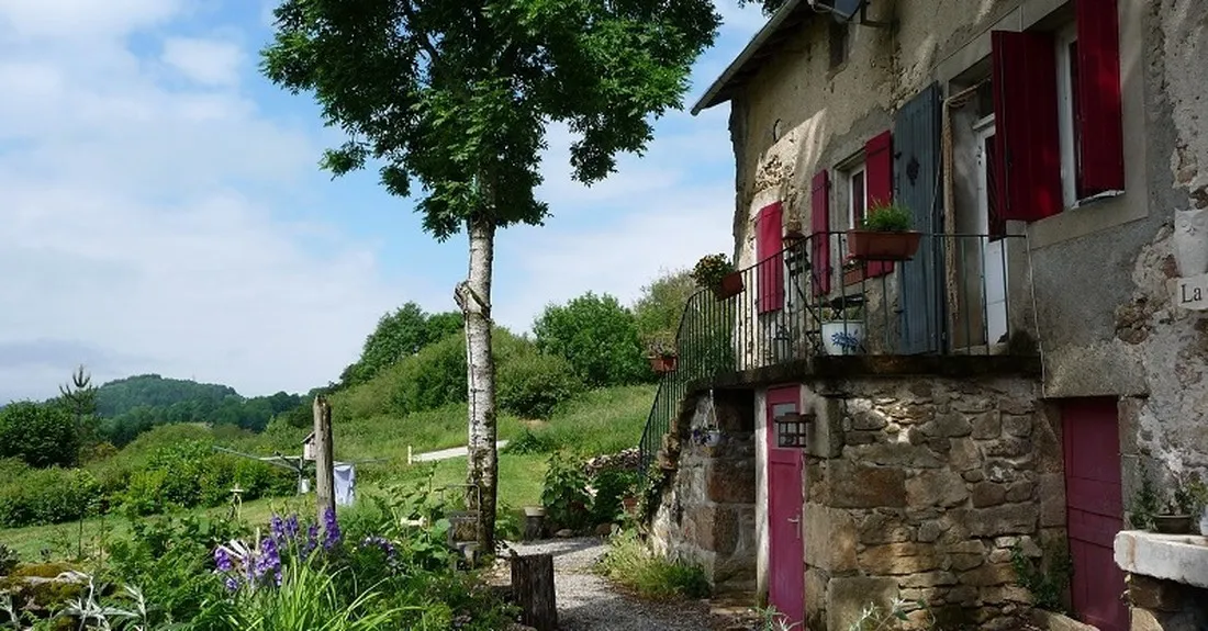 camping-aire-naturelle-domaine-le-peyral-la-salvetat-dmwlv