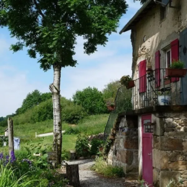 camping-aire-naturelle-domaine-le-peyral-la-salvetat-dmwlv