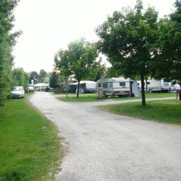 campingplatz-am-badesee-sulzfeld-nlmeh