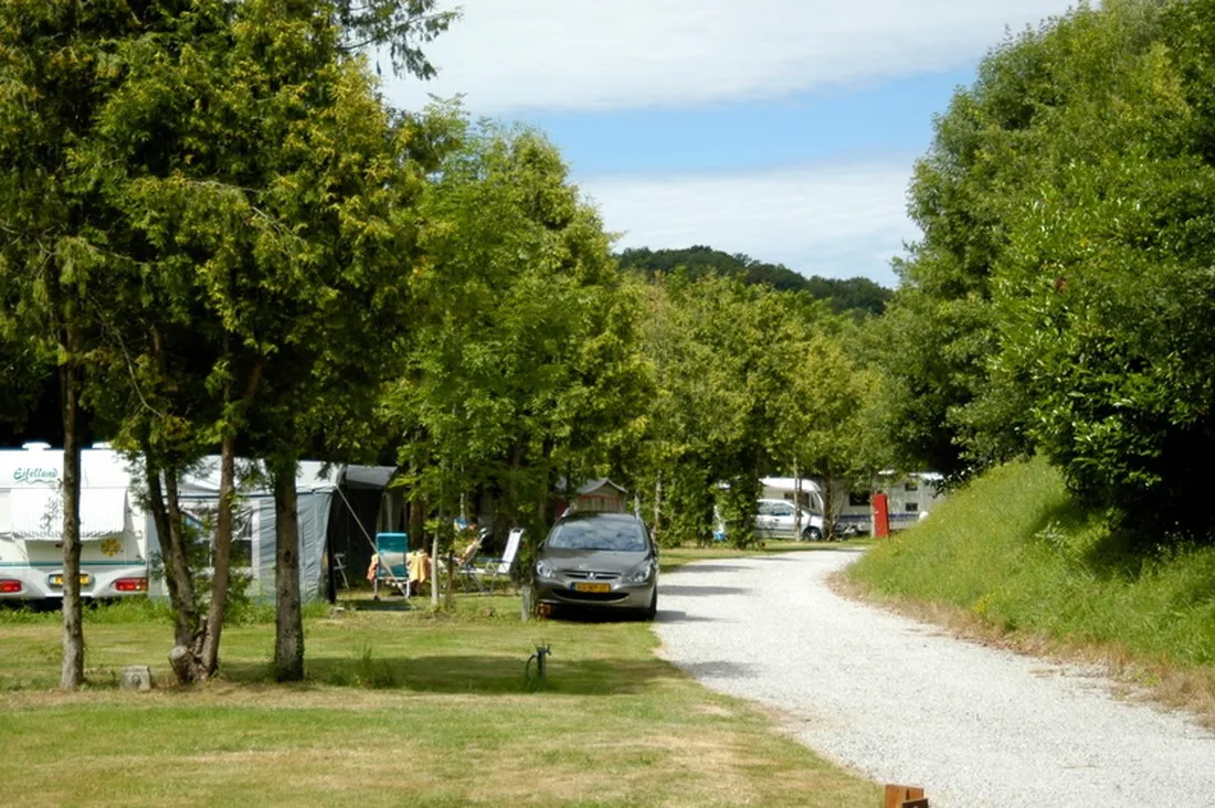 camping-la-perle-st-medard-la-rochette-jzjly