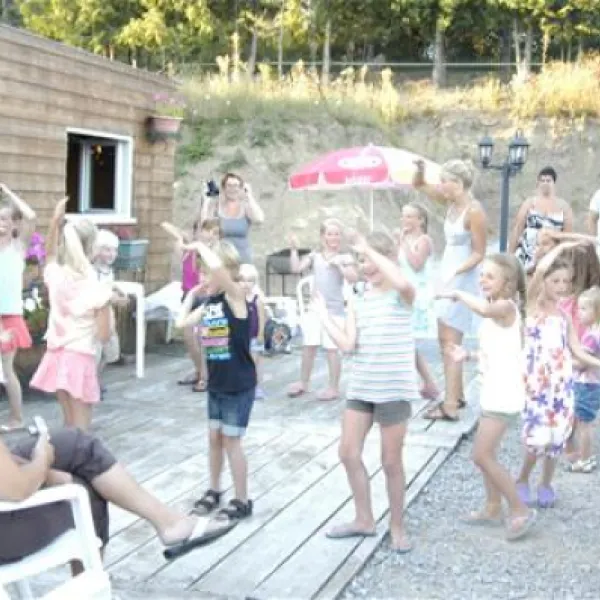 camping-la-perle-st-medard-la-rochette-t1km2