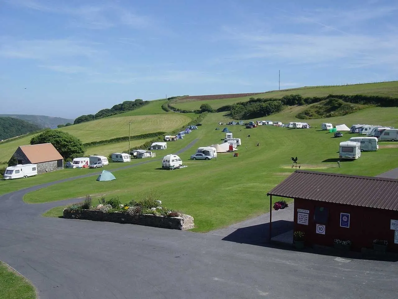 higher-rew-touring-caravan-camping-park-kingsbridge-mezem
