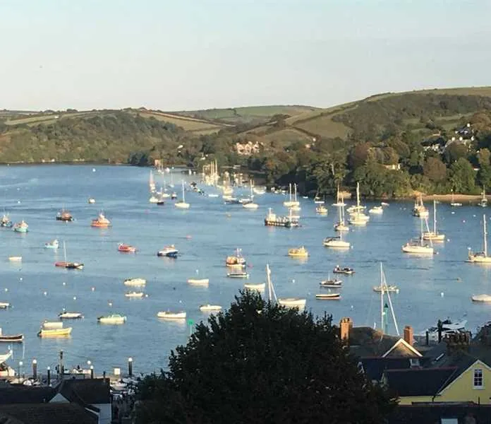 higher-rew-touring-caravan-camping-park-kingsbridge-xo9es