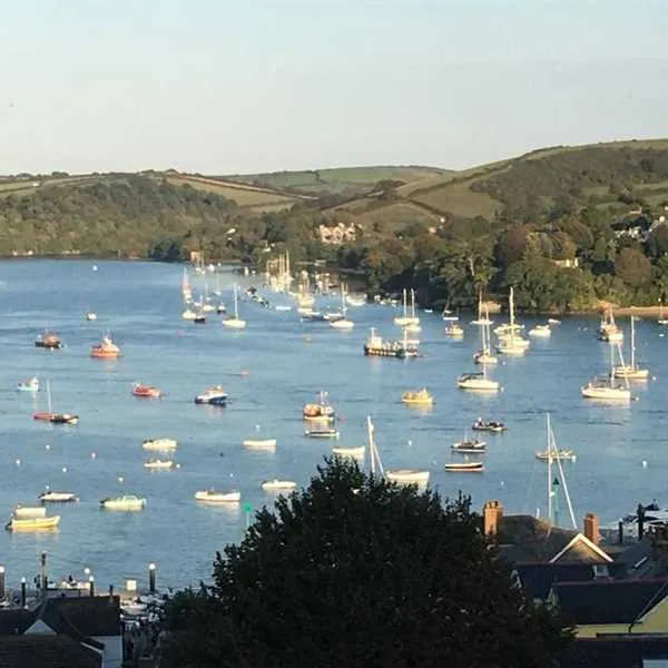 higher-rew-touring-caravan-camping-park-kingsbridge-xo9es