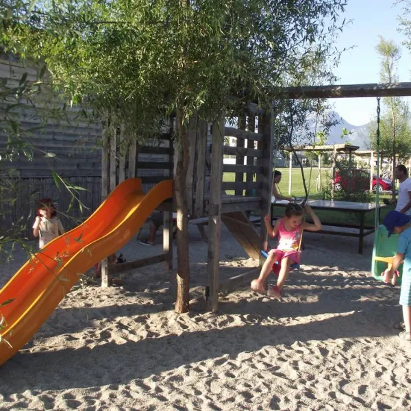 camping-lake-shkodra-resort-albania-grile-vrake-2hr3z