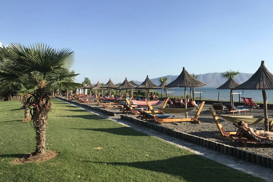 camping-lake-shkodra-resort-albania-grile-vrake-f9w7m
