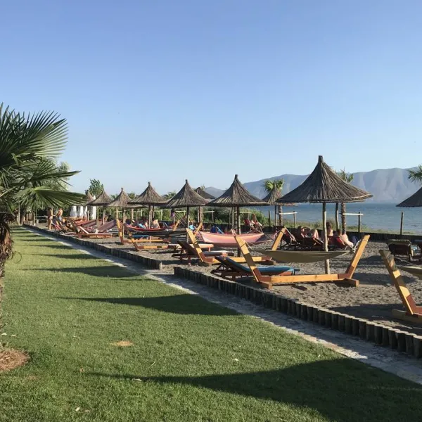 camping-lake-shkodra-resort-albania-grile-vrake-f9w7m
