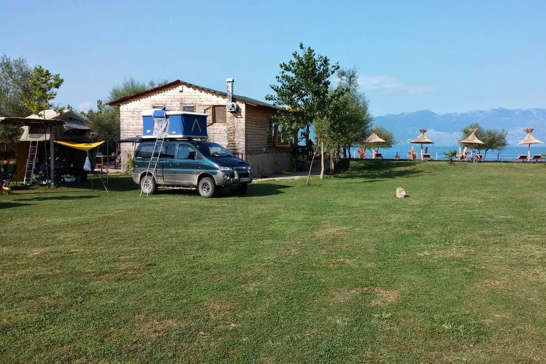 camping-lake-shkodra-resort-albania-grile-vrake-kkuxe