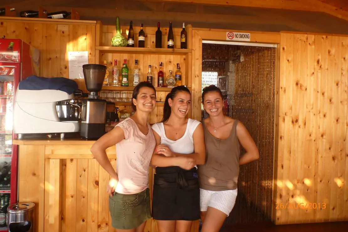 camping-lake-shkodra-resort-albania-grile-vrake-mt4bc