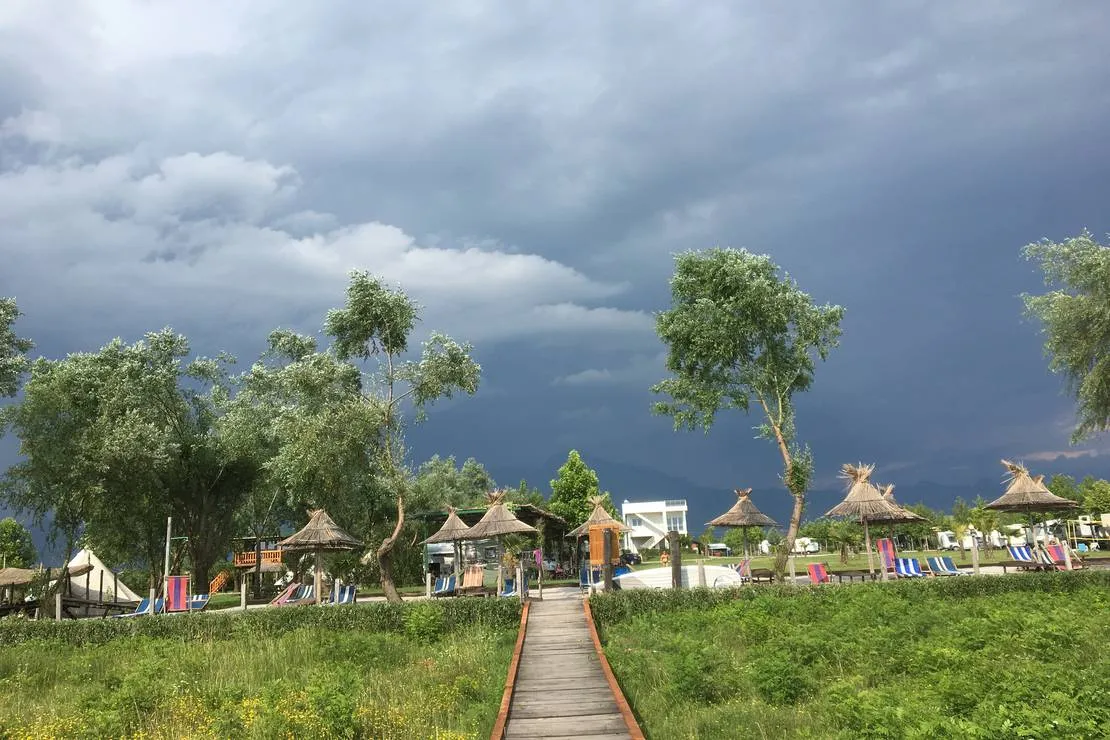 camping-lake-shkodra-resort-albania-grile-vrake-pq6fr