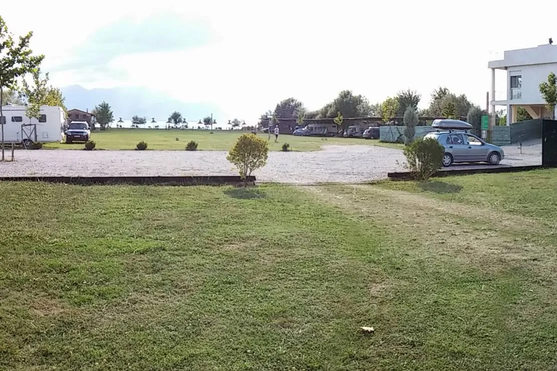 camping-lake-shkodra-resort-albania-grile-vrake-roipe