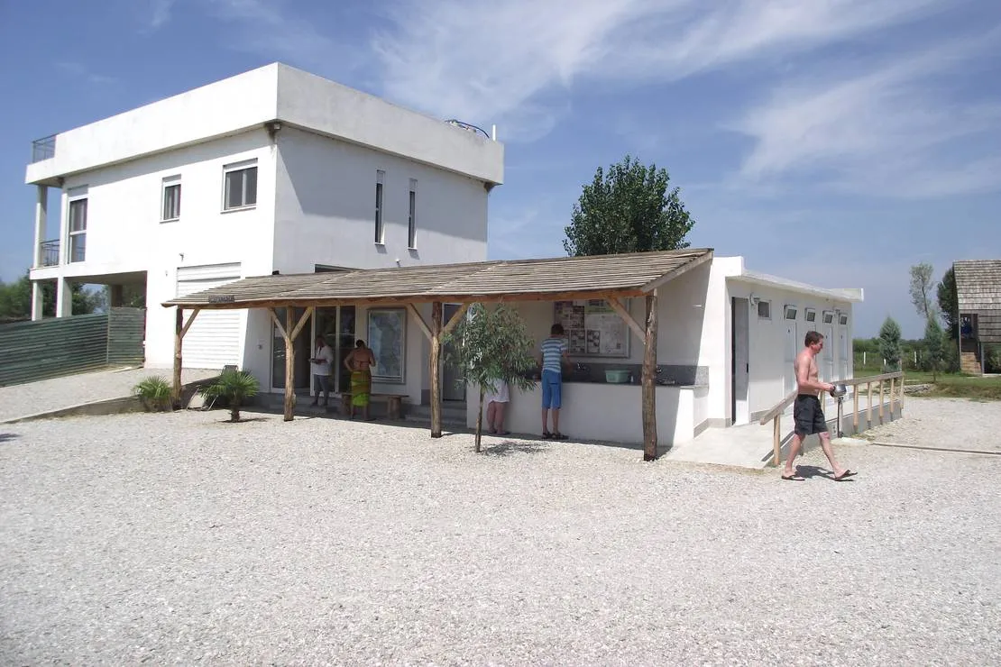 camping-lake-shkodra-resort-albania-grile-vrake-s6uem