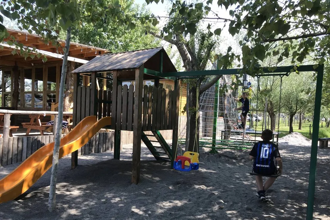 camping-lake-shkodra-resort-albania-grile-vrake-ybo9y