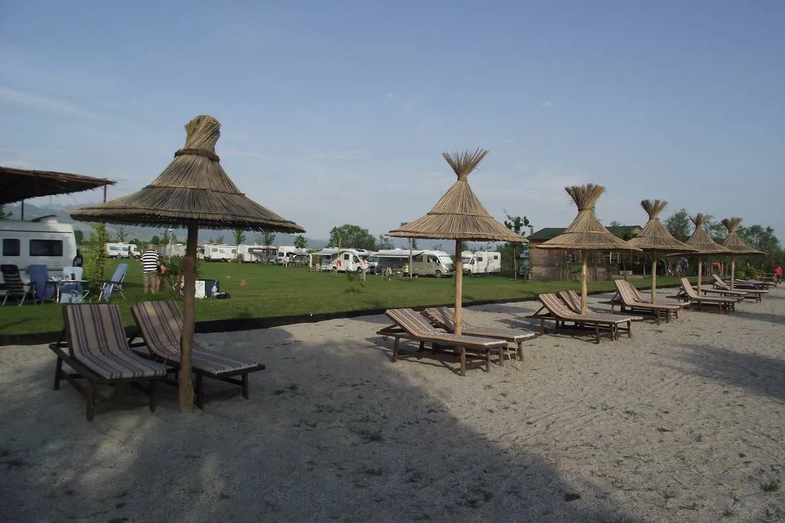 camping-lake-shkodra-resort-albania-grile-vrake-zyinp