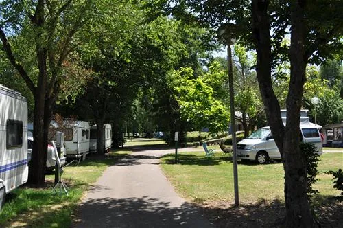 camping-des-halles-decize-wa6le