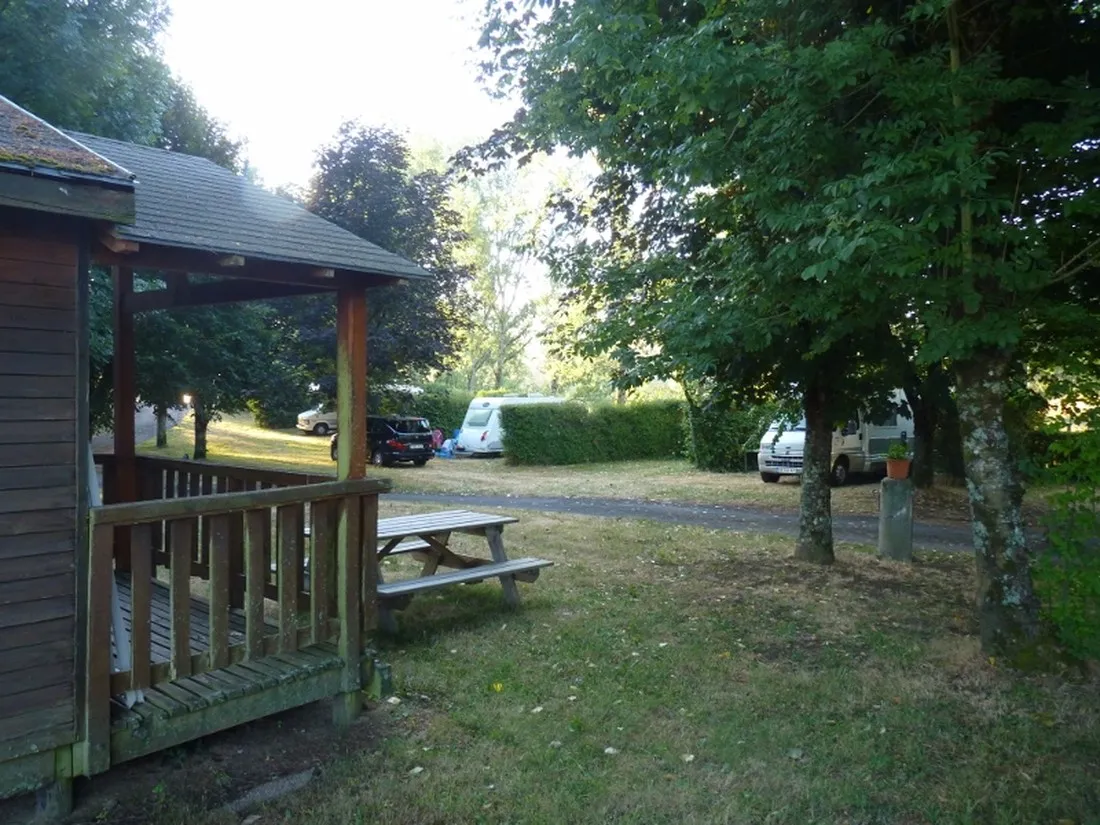 camping-municipal-pres-des-etangs-cassaniouze-0xavz
