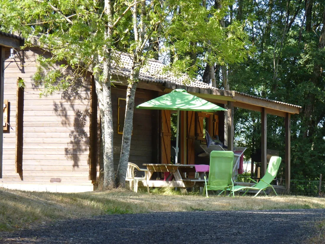 camping-municipal-pres-des-etangs-cassaniouze-cdl9w