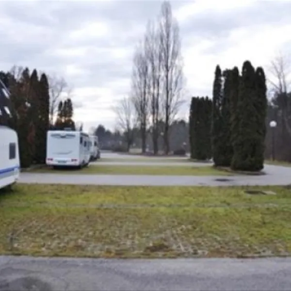 autocamp-plitvice-zagreb-fqzdy