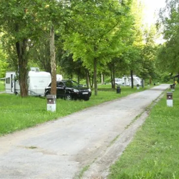autocamp-plitvice-zagreb-xuosg