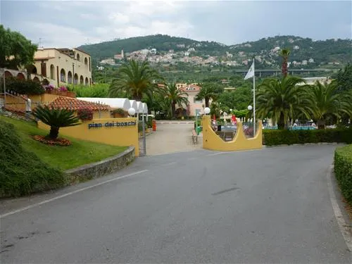 camping-pian-dei-boschi-pietra-ligure-hxvse