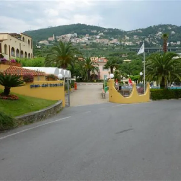 camping-pian-dei-boschi-pietra-ligure-hxvse