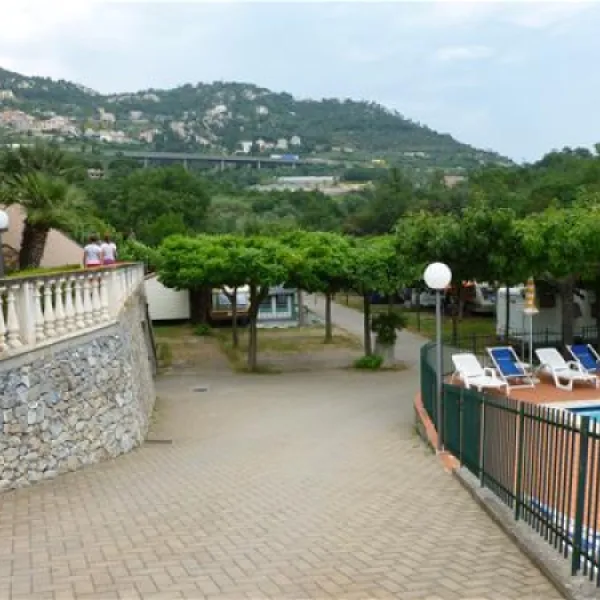 camping-pian-dei-boschi-pietra-ligure-kjbnc