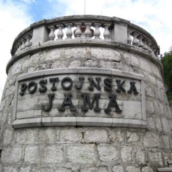 camping-pivka-jama-postojna-5f5px
