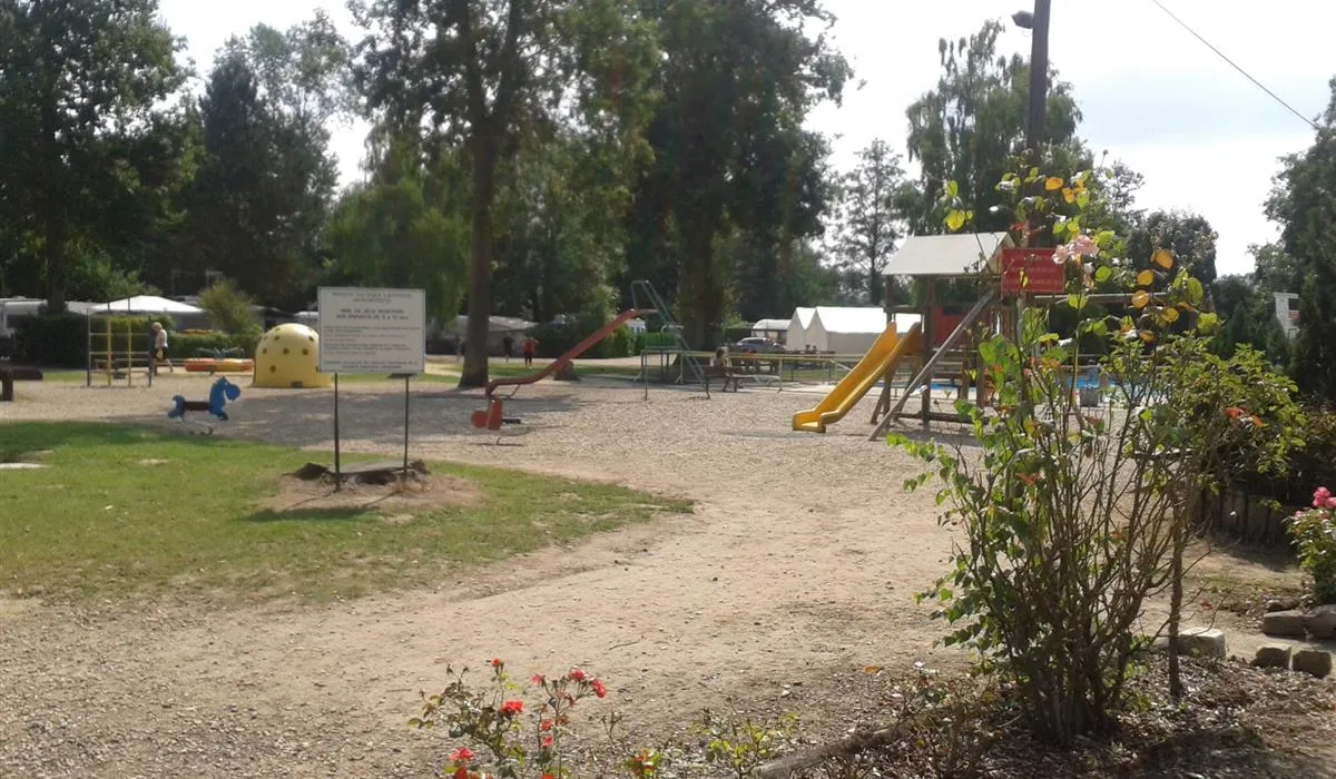 camping-du-lac-monampteuil-czuma