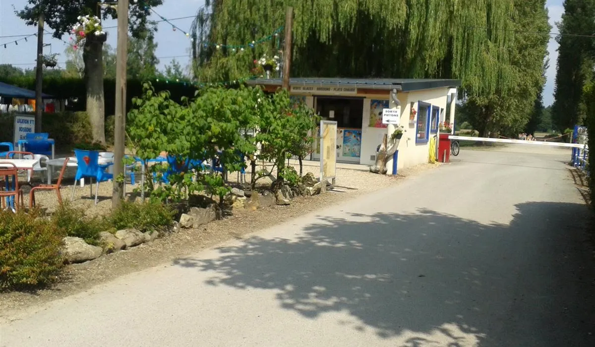 camping-du-lac-monampteuil-lnwuy