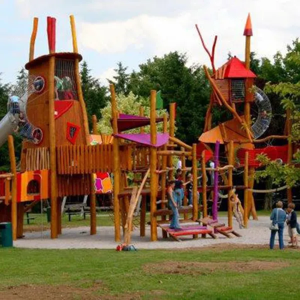 camping-lhirondelle-holiday-resort-oteppe-nlloz