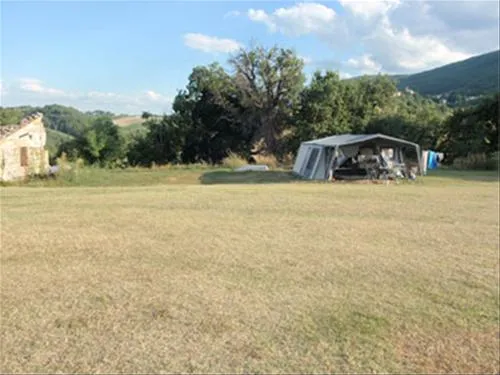 camping-huis-op-de-heuvel-san-severino-marcje-8dhpq