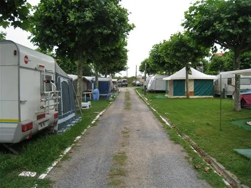 camping-playa-arenillas-islares-qiejl