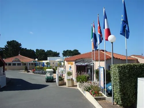 camping-le-chaponnet-brem-sur-mer-ap81e
