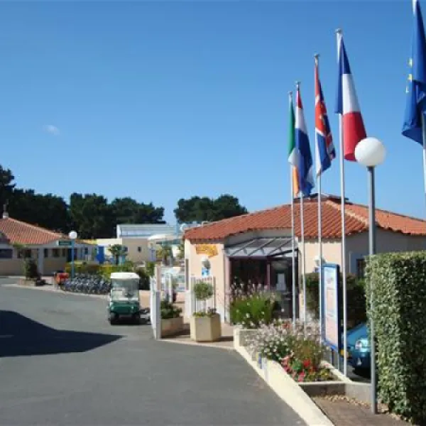 camping-le-chaponnet-brem-sur-mer-ap81e