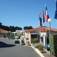 camping-le-chaponnet-brem-sur-mer-ap81e