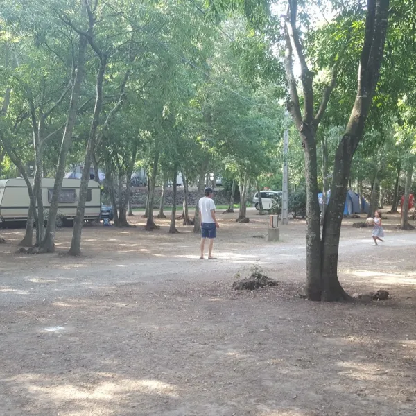 camping-municipal-le-vivier-laroque-des-alberes-guheh