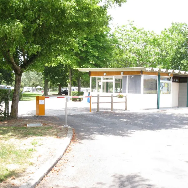 camping-intercommumal-de-la-prairie-le-mele-sur-sarthe-fcg7k