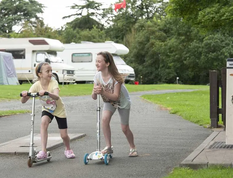 camping-and-caravanning-club-site-wolverley-kidderminster-5iiy1