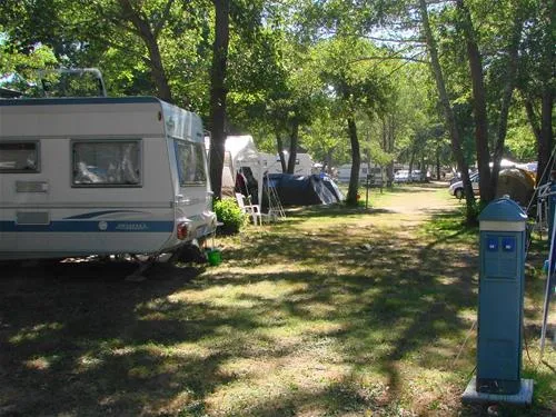 le-camping-municipal-du-lac-ste-eulalie-en-born-rzeq8