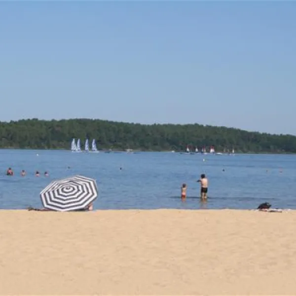 le-camping-municipal-du-lac-ste-eulalie-en-born-ysfxw