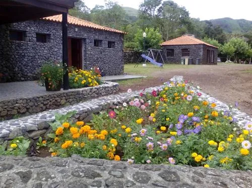 parque-de-campsimo-do-pinheiro-so-mateus-da-graciosa-vm4sl