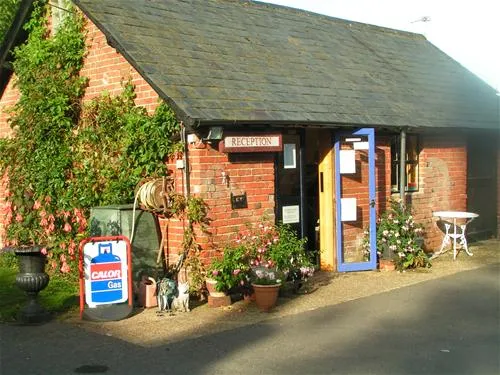 gundrys-farm-campsite-wimborne-ieqae