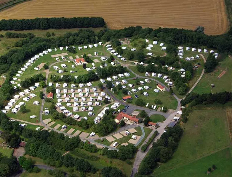 campsite-st-helens-in-the-park-wykeham-dumvw