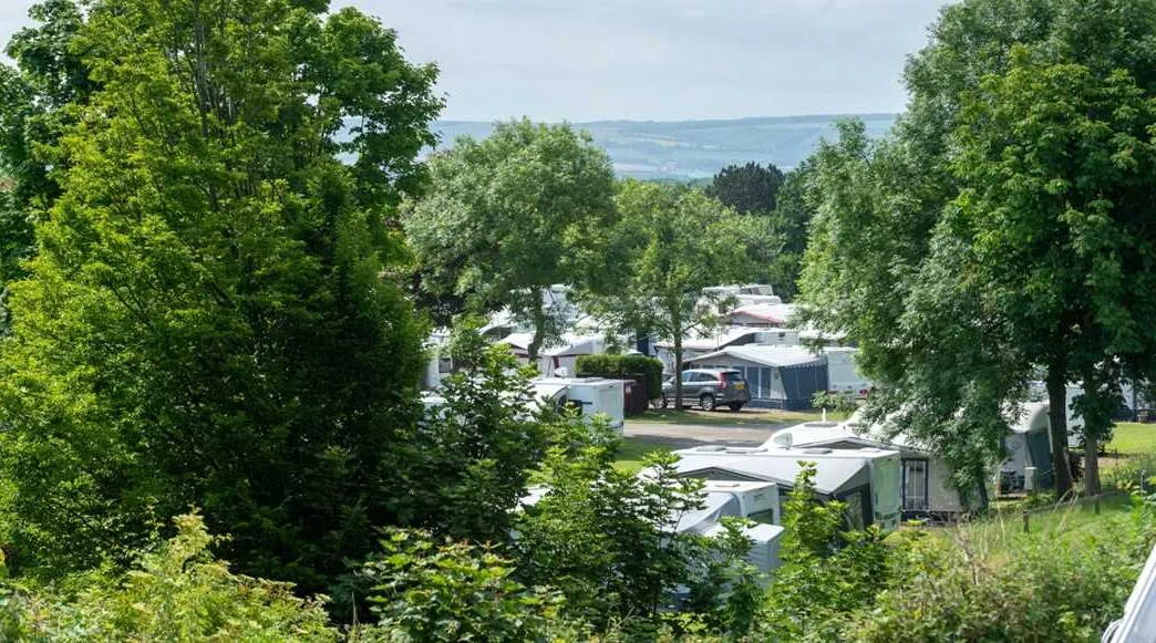 campsite-st-helens-in-the-park-wykeham-w6lvj