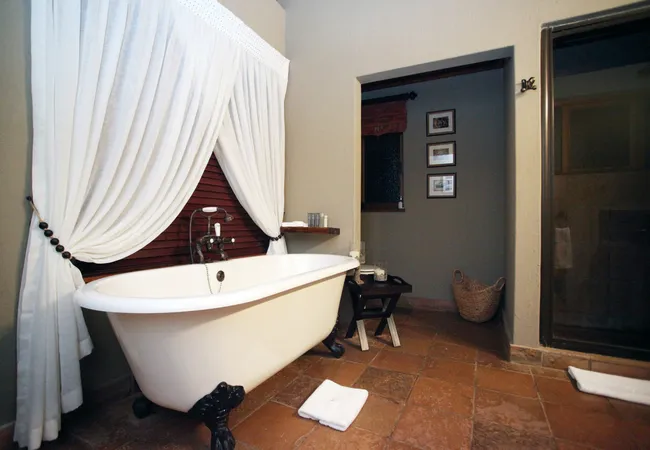 matingwe-lodge-bakkerspass-gravel-road-vaaalwater-9lw3e