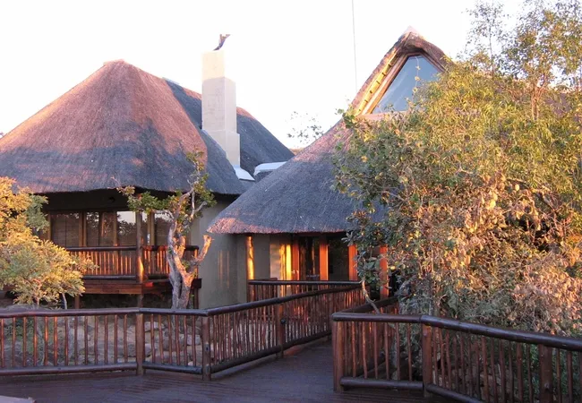 matingwe-lodge-bakkerspass-gravel-road-vaaalwater-zth7s
